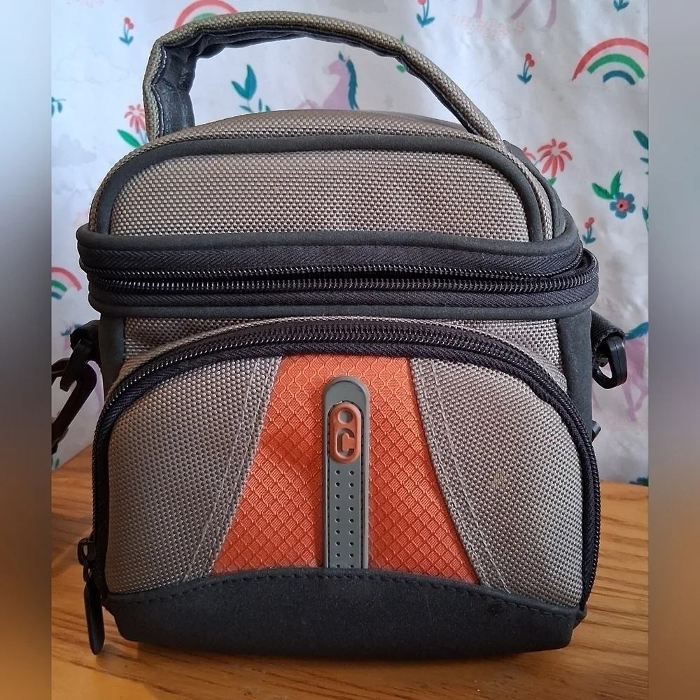 EUC Canon EOS Rebel Gii Film Camera Photography & Padded Outdoor Travel Bag